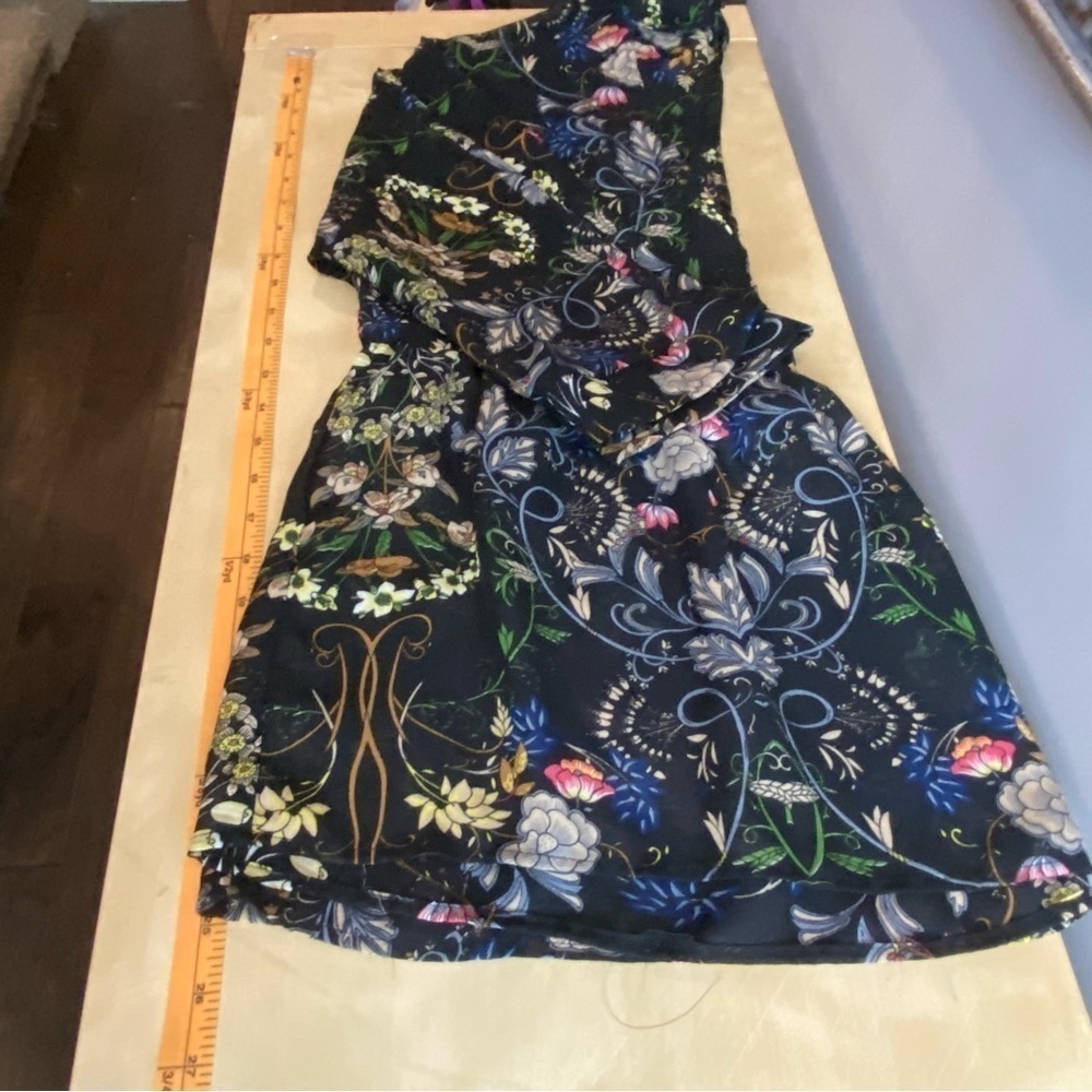 LUCCA • floral v neck choker blouse - Picture 14 of 15